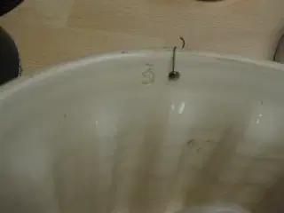 Skøn randform i glaseret keramik ;-)