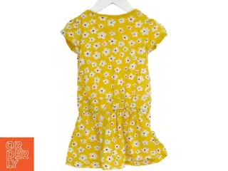 Sommerkjole med blomsterprint fra H&M (str. 92)