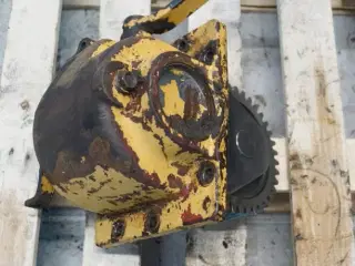 Ford 655 Drop box 83935756