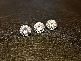 Diamanter 0,17 carat.