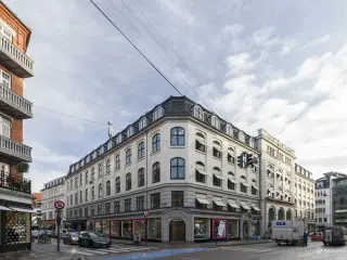 Charmerende kontor med industriel vibe