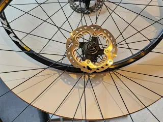 Mavic Aksium One Disc 700c hjulsæt & Shimano 