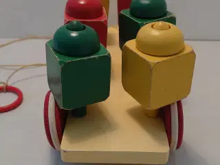 Vintage Brio træklegetøj: Stabelvogn i pæn stand.