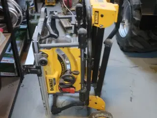 Bordrundsav DEWALT DCS7485 med stativ