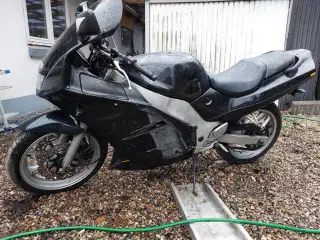Suzuki rfr600
