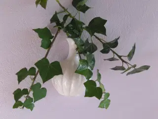 Væg-hænge-vase i hvid porcelæn ;-)