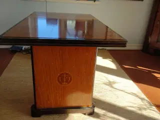 Spisebord med udtræk