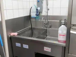 Rustfri stålvaske med armatur