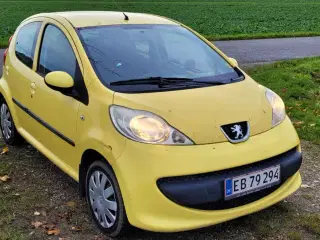 Peugeot 107 1.0i, 21.7 km/l, 420 kr/halvår