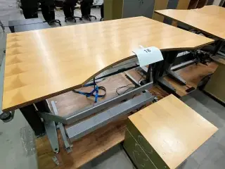 2 Skrivebord Bondo, hævesænke, +skuffesektion