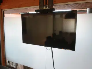 55" fjernsyn SAMSUNG UE55NU6025K med beslag