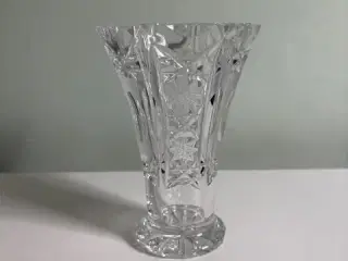 Vintage krystalvase med håndsleben facetmønster