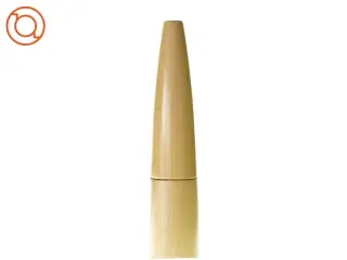 Saltkværn i lyst træ.