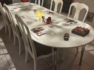 Langt hvidt spisebord + 6 stole 