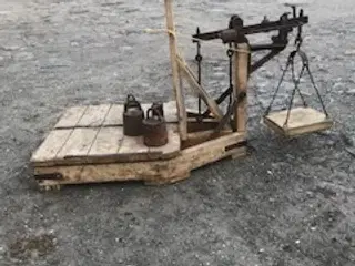 Gammel vægt