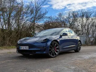 Tesla model 3 performance