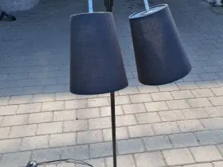 Stander Lampe i Krom og med Sorte Skærme