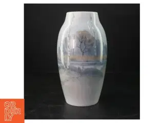 Porcelæns vase med landskabsmotiv fra Royal Copenhagen (str. 25 cm)