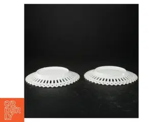 Dekorative porcelænstallerkner med blonde kanter
