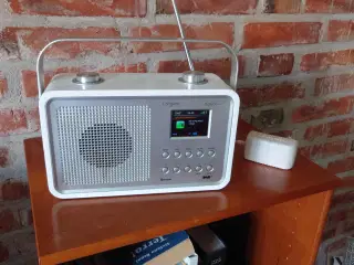 DAB bluetooth radio. 