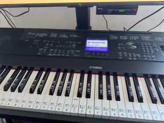Yamaha DGX-660 keyboard