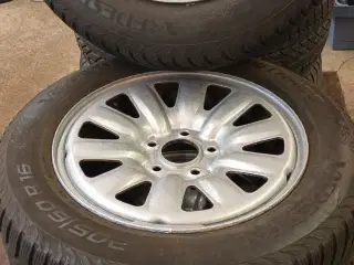 16 Tommer Stålfælge m/vinterdæk. (nymalede)