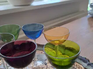 7 stk. små farvede glas.