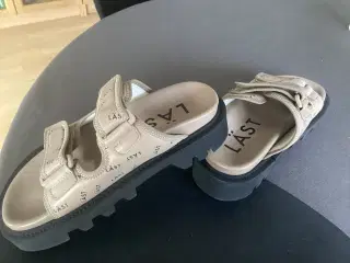 Läst sandaler