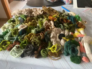 250 g uld broderi garn
