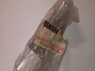 Yamaha FOOTREST, REAR 1