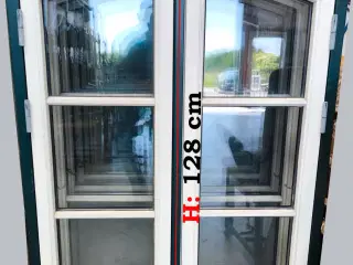 B: 98 X H: 128 cm. 2 FAGS 3 GLAS VINDUER