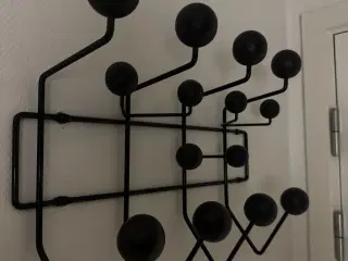 Charles Eames knagerække i sort 