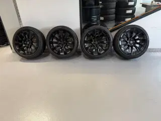 20” induction alufælge med Pirelli vinterdæk