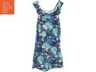 Sommerdragt med tropisk print fra Summer Time (str. 152)