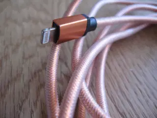 Lightning USB-A kabel til opladning af Apple enh.