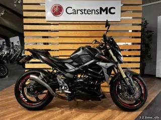Suzuki GSR 750