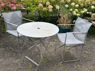 Havestole og bord i metal