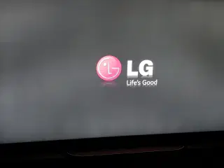 LG smart tv 65"