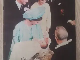 Kongelige minder, bog og blade med fotos
