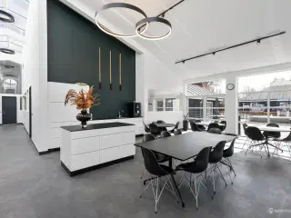 Meget indbydende kontor som er opdelt i to selvstændige kontorer - Gratis parkering samt adgang til ekslusivt mødelokale👍🏼