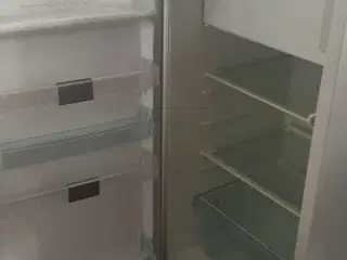 Køleskab med lille fryser