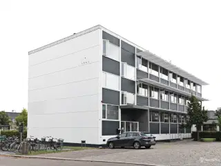 Synlig ejendom midt mellem kanoner og kanaler på Holmen