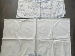 Gammelt broderi flere køkkenstykke