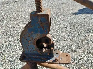 - - - Rørholder stativ
