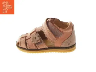 Helt nye rosa sandaler med blomstermotiv fra Wheat (str. 21 )