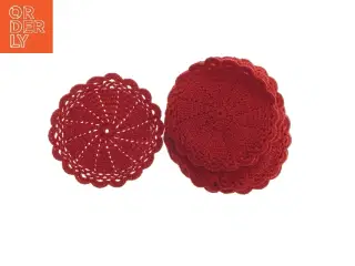 Runde røde hæklede bordskånere (str. 11 stk 14,5 cm)
