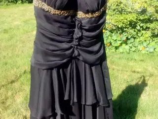 Halvlang selskabskjole
