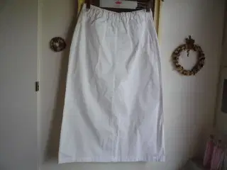Super flot hvid nederdel, mrk. Share