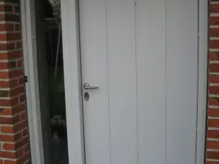 Udvendig dør med sideparti