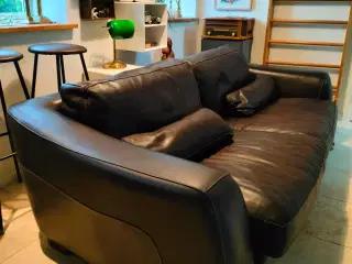 Brun læder sofa. Italiensk design